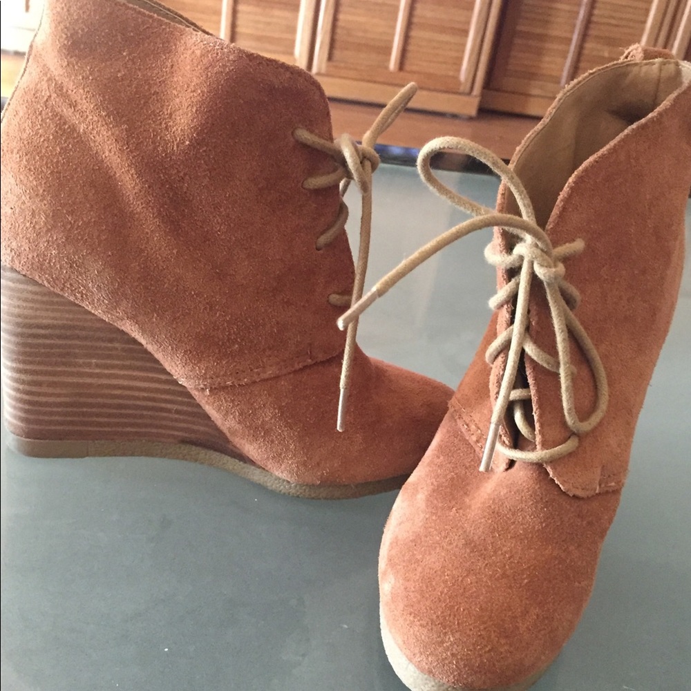 Steve Madden suede lace up wedged booties